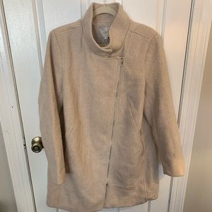 New Women’s Large winter jacket. True to size - never worn. Great condition.